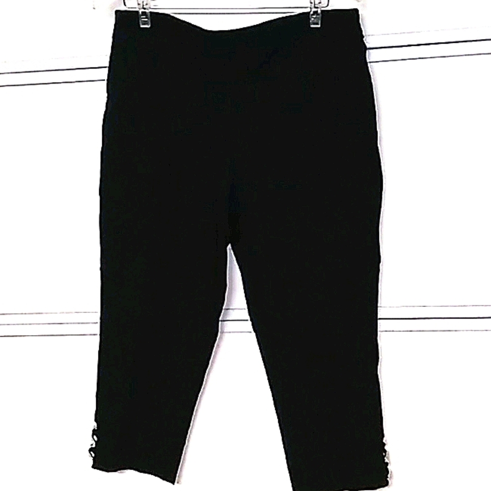 JM Collection, black cropped length size large